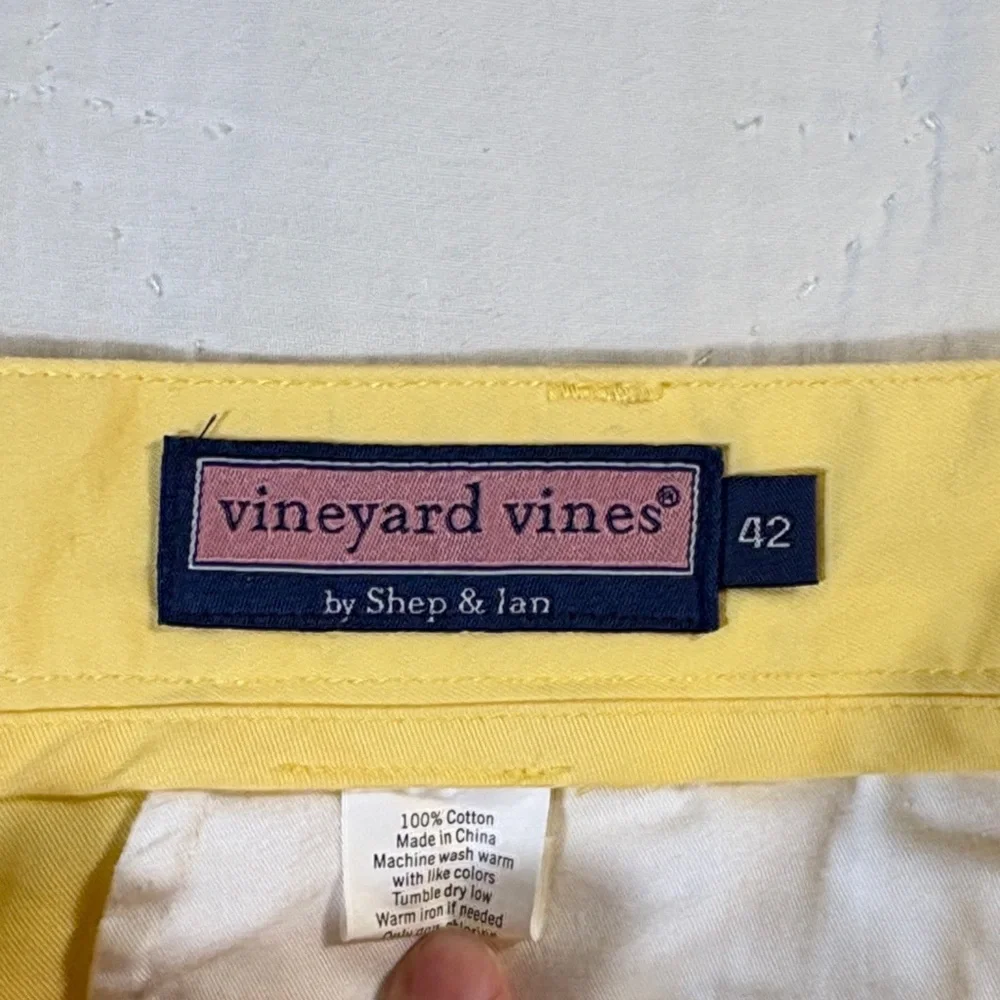 Vineyard Vines Mens Club Shorts Sz 42 Yellow Flat Front Chino Golf Preppy Summer